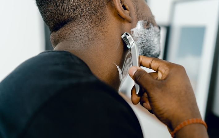 Shaving, turn off the water